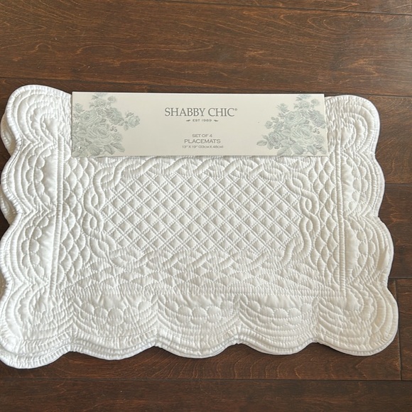 Shabby Chic 4 Scalloped Edged Quilted Placemats New Off White New - Picture 2 of 3